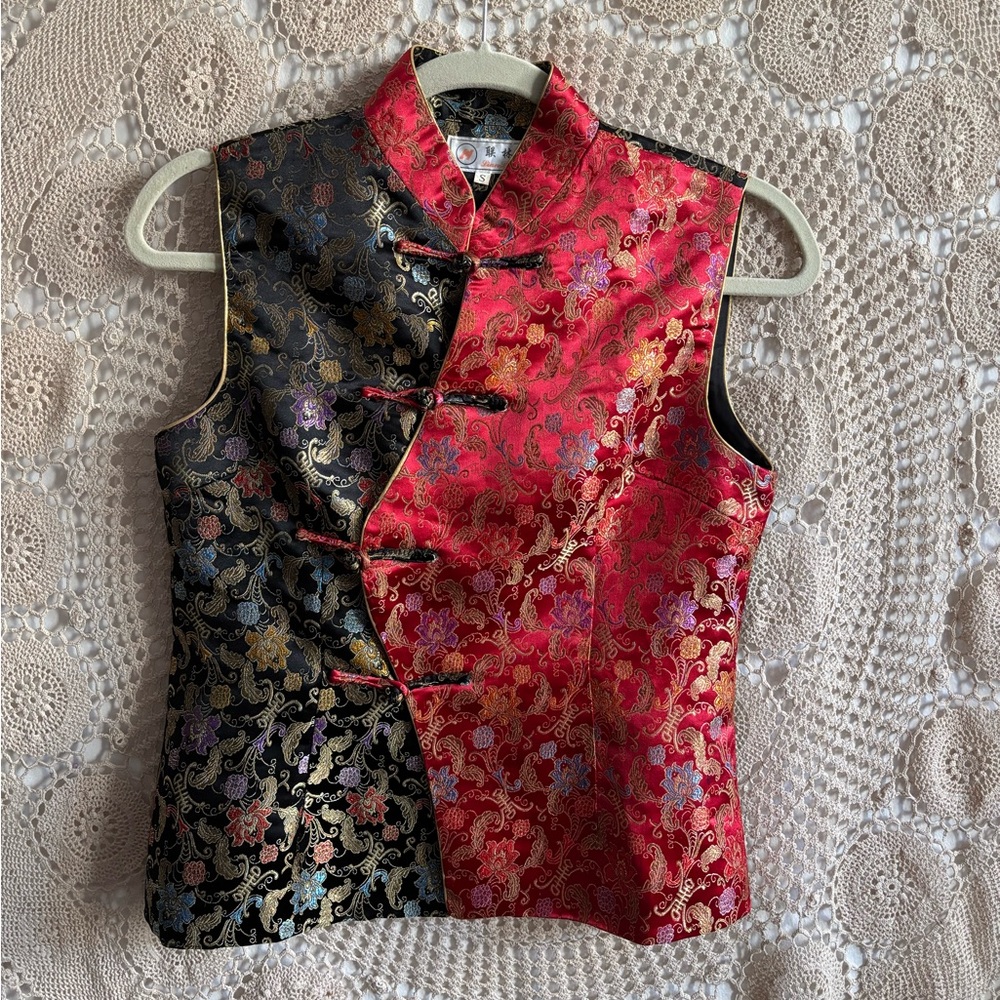 Super cool and unique Chinese top. Silk with frog closures. Size S.